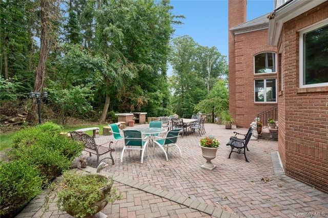 3 Vandalay Court, Scarsdale, NY 10583