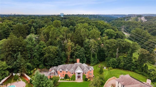 3 Vandalay Court, Scarsdale, NY 10583