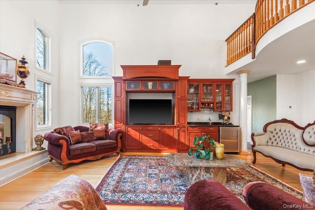 3 Vandalay Court, Scarsdale, NY 10583