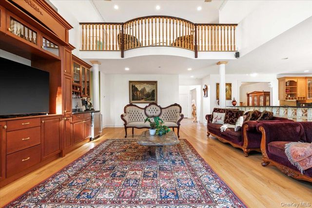 3 Vandalay Court, Scarsdale, NY 10583