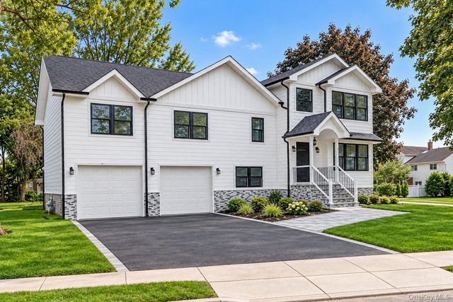 2 CIRCLE Drive, Syosset, NY 11791