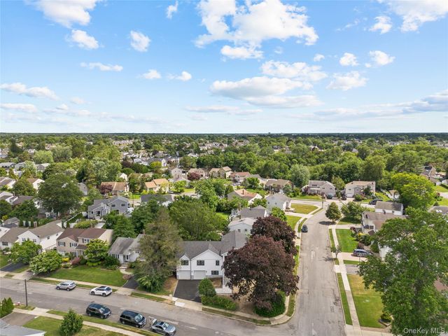2 CIRCLE Drive, Syosset, NY 11791