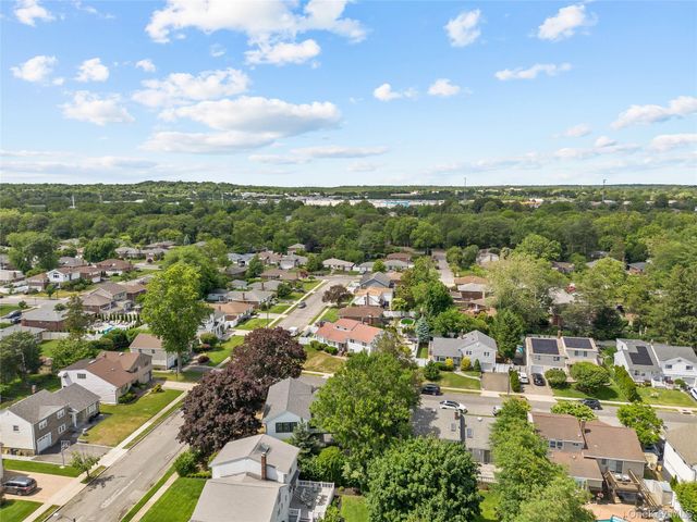 2 CIRCLE Drive, Syosset, NY 11791