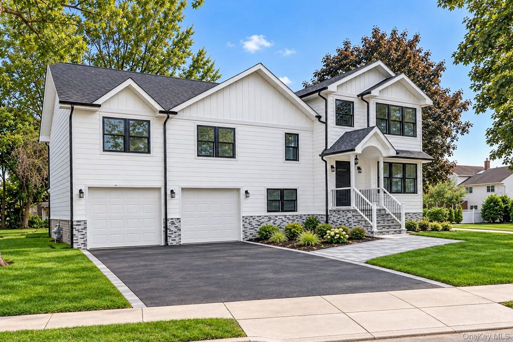 2 CIRCLE Drive, Syosset, NY 11791 — photo 2