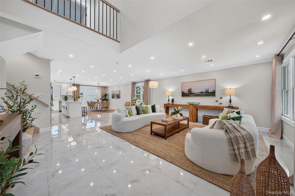 2 CIRCLE Drive, Syosset, NY 11791 — photo 3