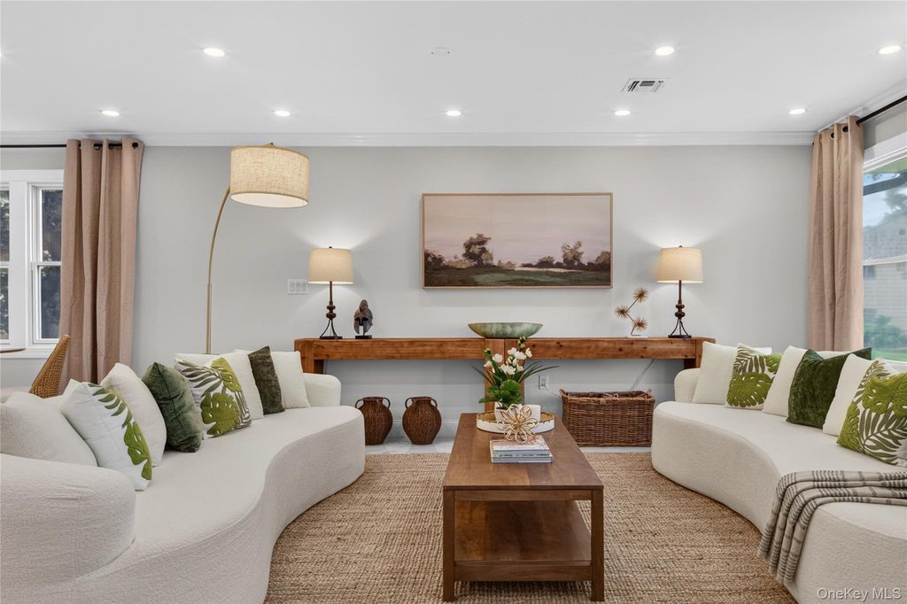 2 CIRCLE Drive, Syosset, NY 11791 — photo 4