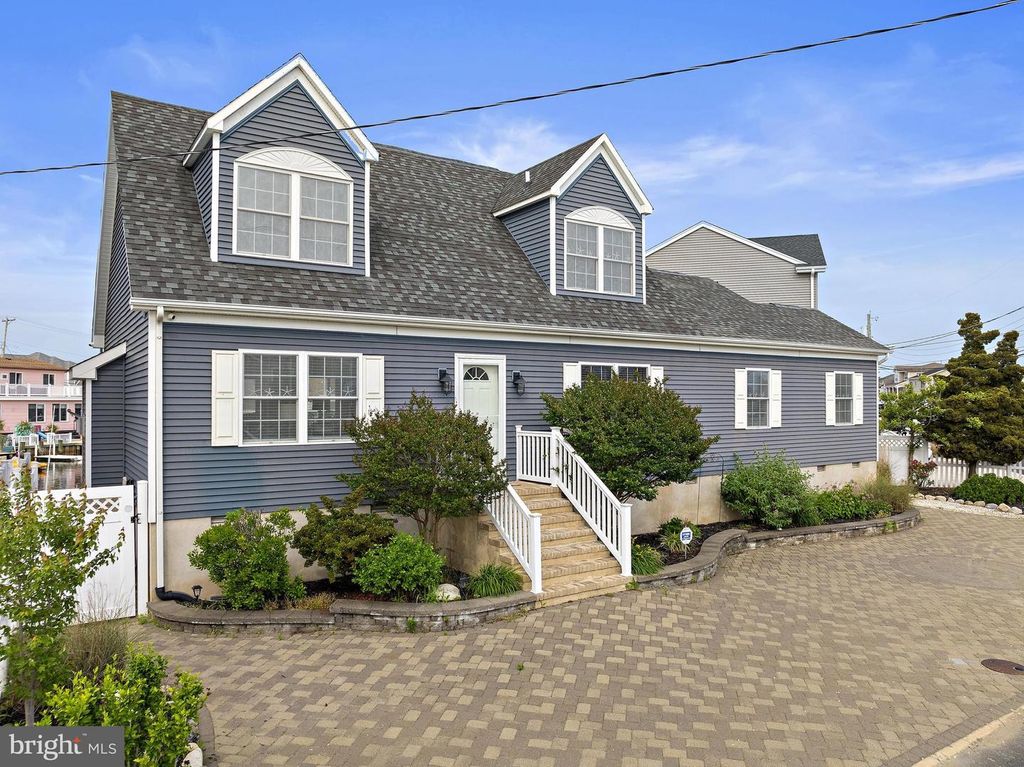 1048 JENNIFER LN, Manahawkin, NJ 08050