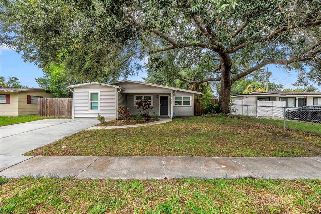 Image 2 of property listing at 4411 W LEILA AVENUE, Tampa, FL 33616