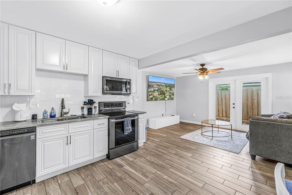 Image 12 of property listing at 4411 W LEILA AVENUE, Tampa, FL 33616