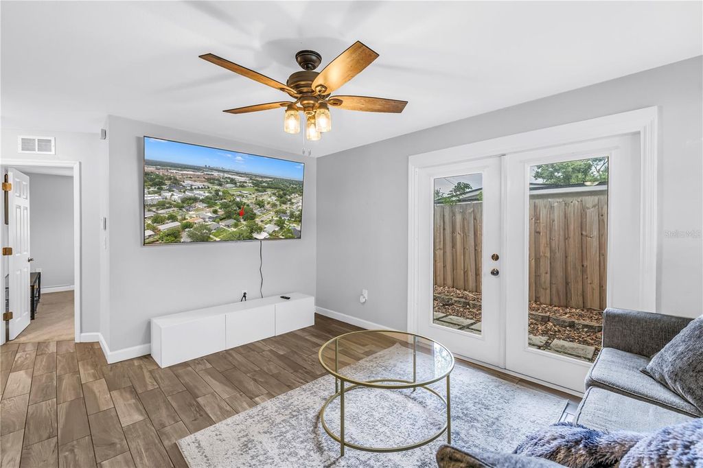 Image 13 of property listing at 4411 W LEILA AVENUE, Tampa, FL 33616