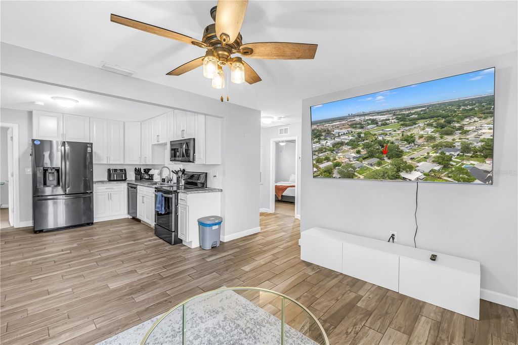 Image 14 of property listing at 4411 W LEILA AVENUE, Tampa, FL 33616