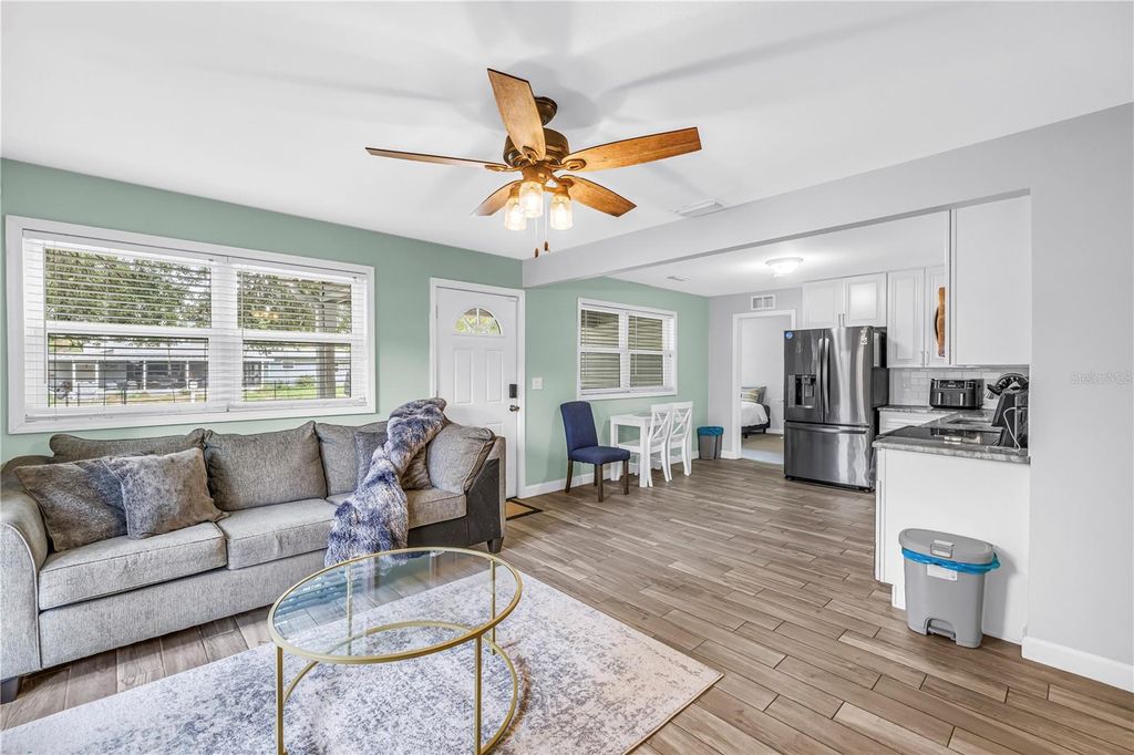 Image 15 of property listing at 4411 W LEILA AVENUE, Tampa, FL 33616