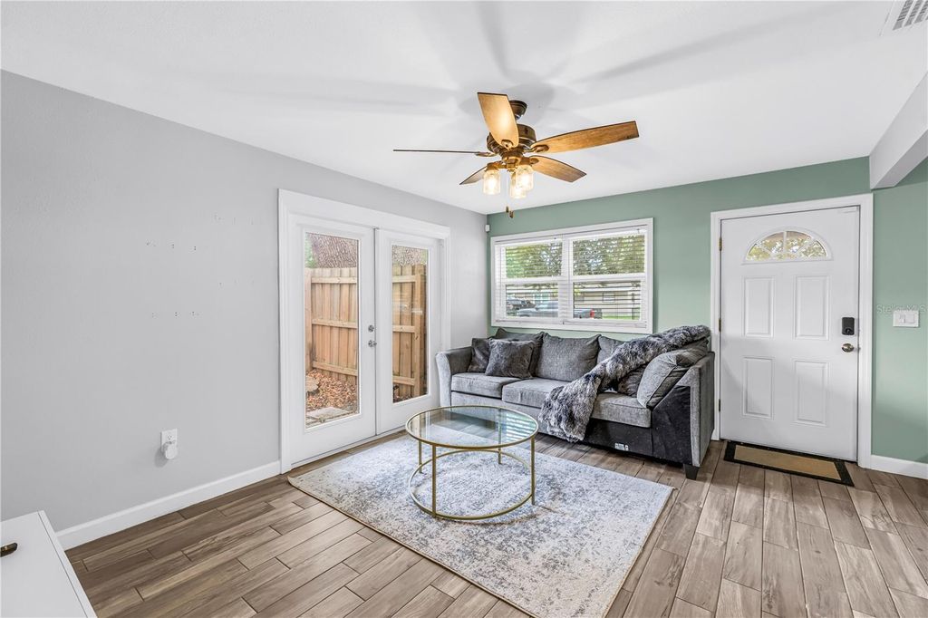 Image 16 of property listing at 4411 W LEILA AVENUE, Tampa, FL 33616