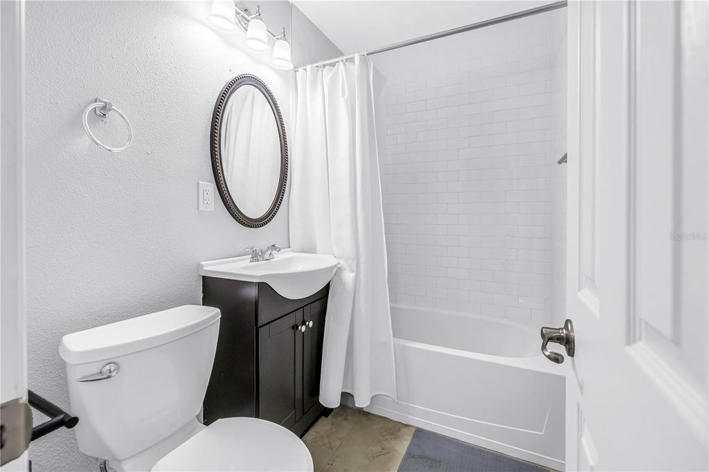 Image 20 of property listing at 4411 W LEILA AVENUE, Tampa, FL 33616