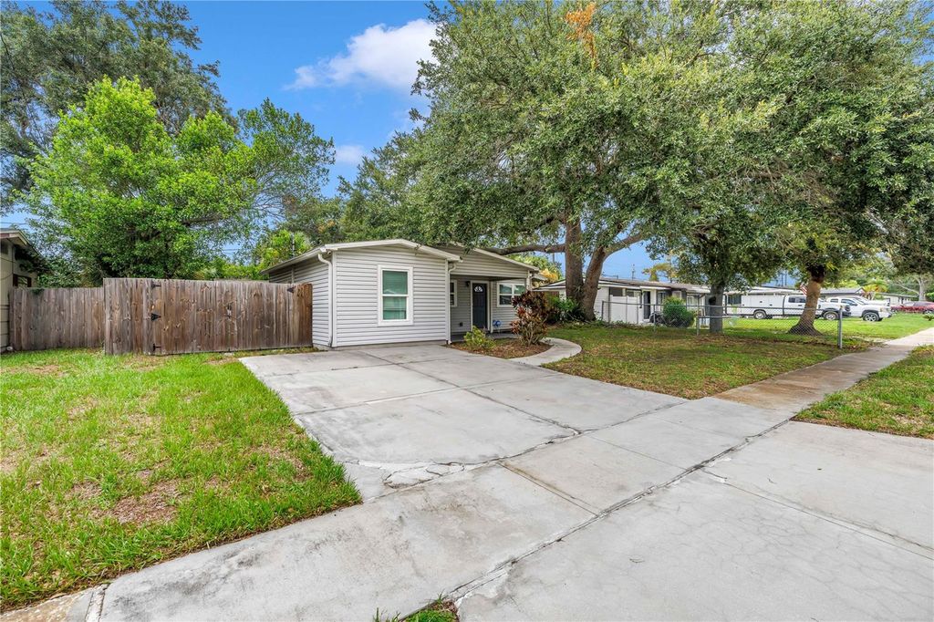Image 3 of property listing at 4411 W LEILA AVENUE, Tampa, FL 33616