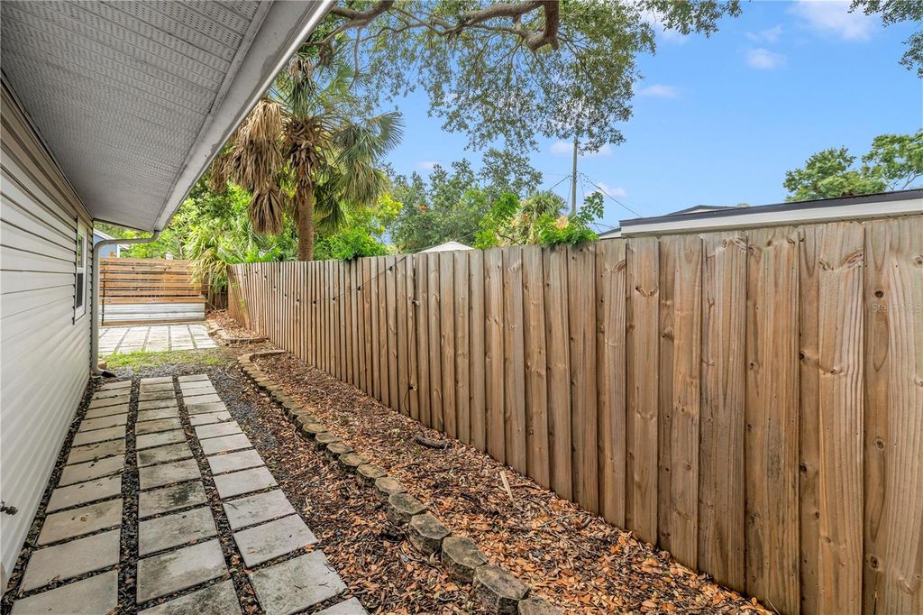 Image 30 of property listing at 4411 W LEILA AVENUE, Tampa, FL 33616