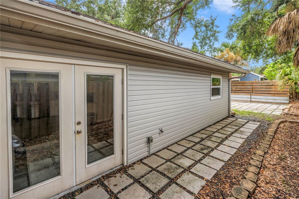 Image 31 of property listing at 4411 W LEILA AVENUE, Tampa, FL 33616