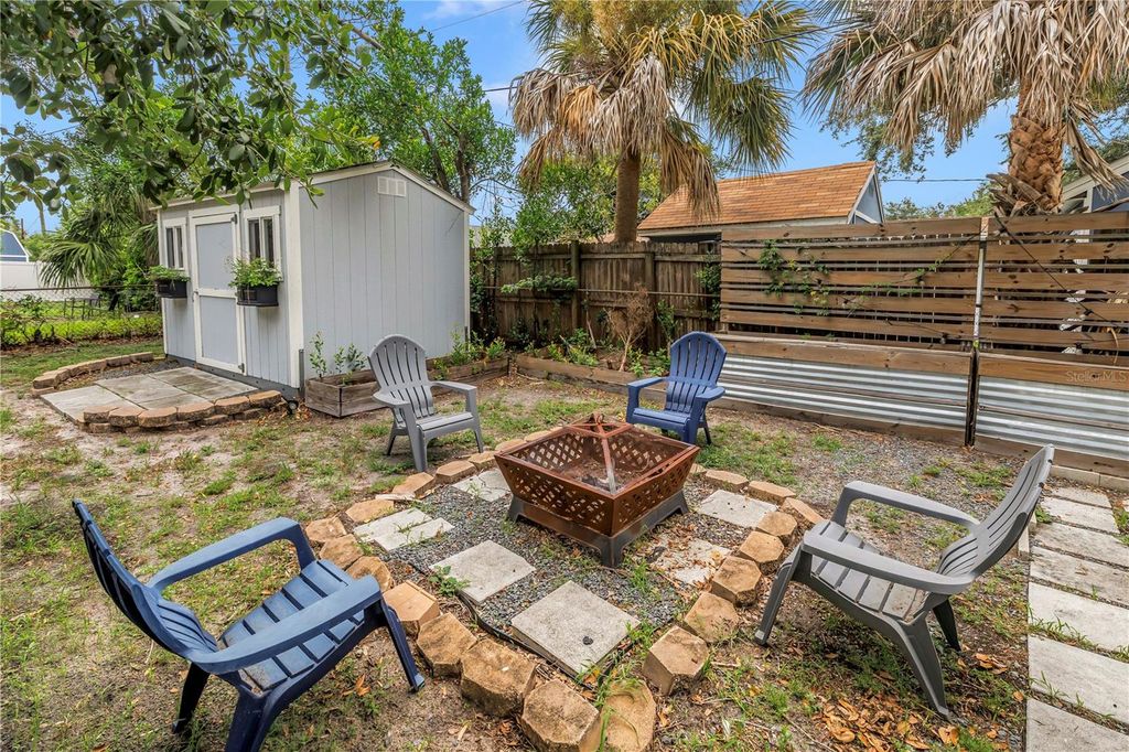 Image 36 of property listing at 4411 W LEILA AVENUE, Tampa, FL 33616