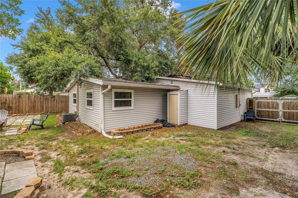 Image 40 of property listing at 4411 W LEILA AVENUE, Tampa, FL 33616