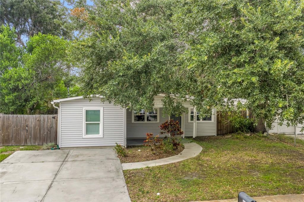 Image 42 of property listing at 4411 W LEILA AVENUE, Tampa, FL 33616