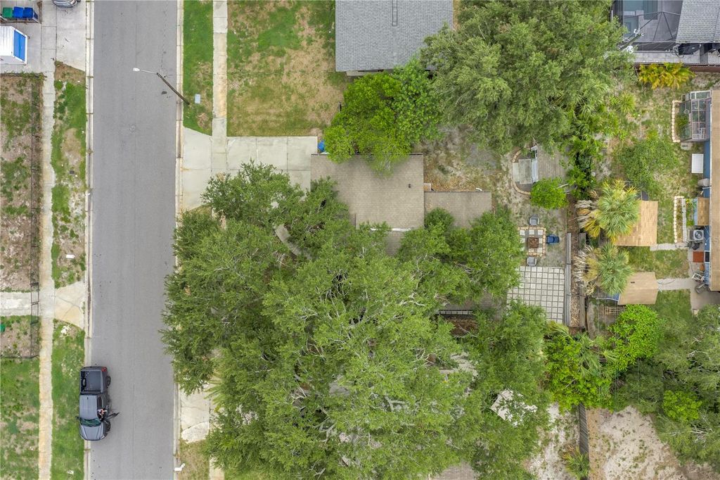Image 43 of property listing at 4411 W LEILA AVENUE, Tampa, FL 33616