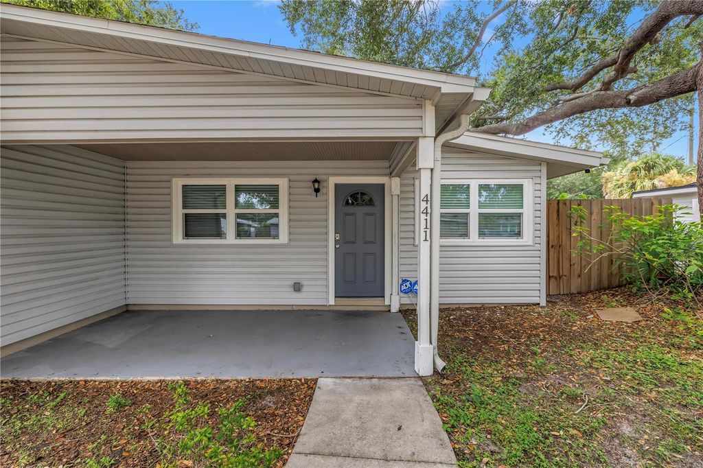 Image 7 of property listing at 4411 W LEILA AVENUE, Tampa, FL 33616