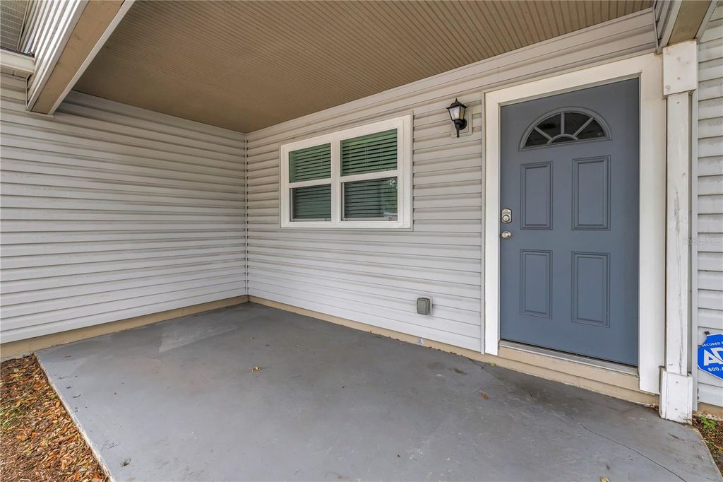 Image 8 of property listing at 4411 W LEILA AVENUE, Tampa, FL 33616