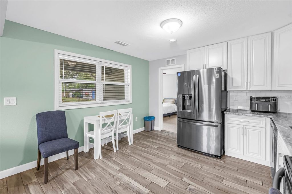Image 10 of property listing at 4411 W LEILA AVENUE, Tampa, FL 33616