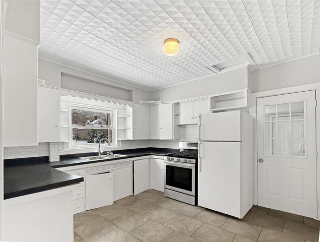 819 Cleveland Avenue, Des Moines, IA 50316