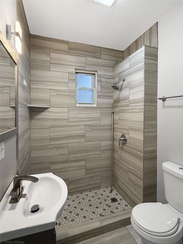 819 Cleveland Avenue, Des Moines, IA 50316