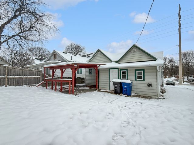 819 Cleveland Avenue, Des Moines, IA 50316