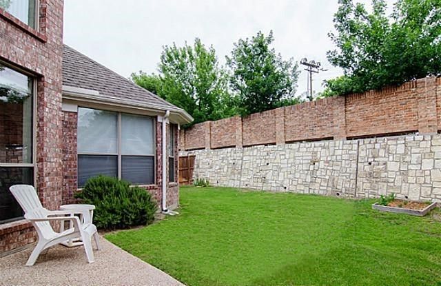 1822 BREEDS HILL, Garland, TX 75040