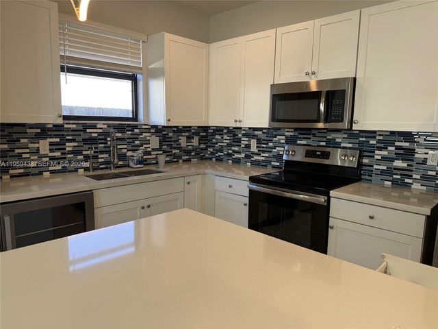 2541 SE 1st St, Homestead, FL 33033