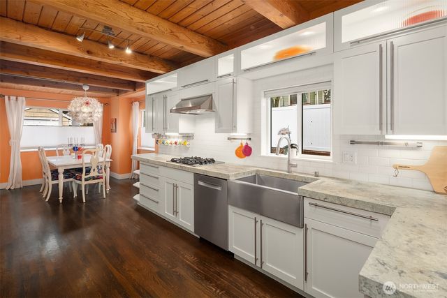 3010 NE 55th Street, Seattle, WA 98105