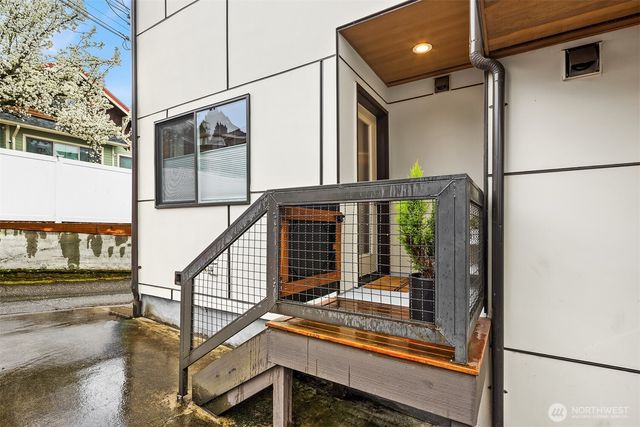 3010 NE 55th Street, Seattle, WA 98105