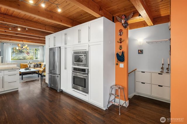 3010 NE 55th Street, Seattle, WA 98105