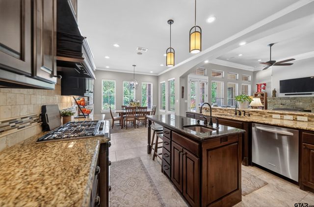 268 Oak Grove Way, Bullard, TX 75757