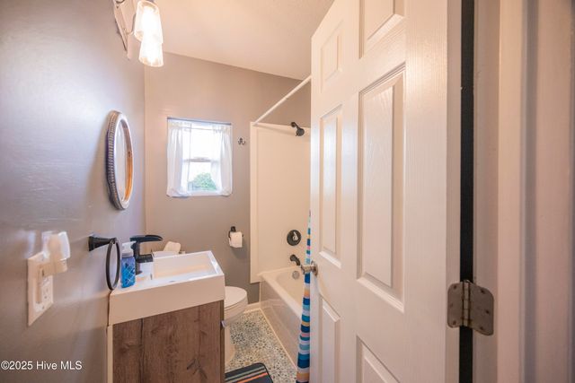 410 Sherwood Road, Jacksonville, NC 28540