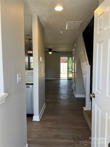 6075 Cougar Lane, Charlotte, NC 28269