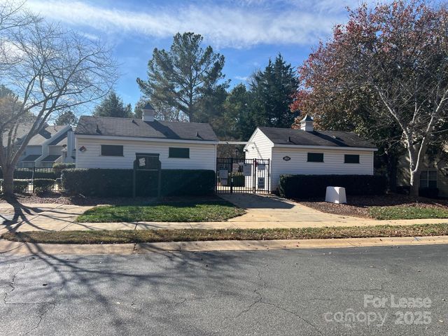6075 Cougar Lane, Charlotte, NC 28269