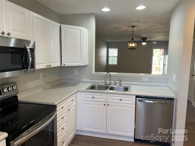 6075 Cougar Lane, Charlotte, NC 28269