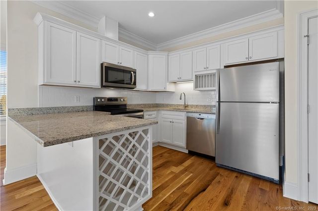 73 W Main Street 6, Clinton, CT 06413