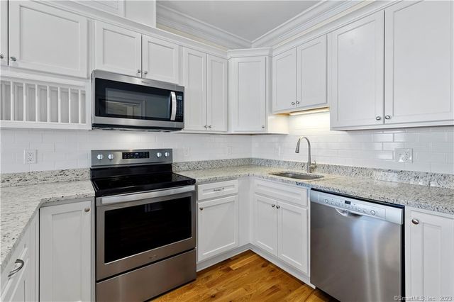 73 W Main Street 6, Clinton, CT 06413