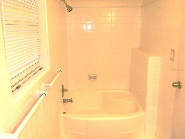 944 KENSINGTON DRIVE, Orlando, FL 32808