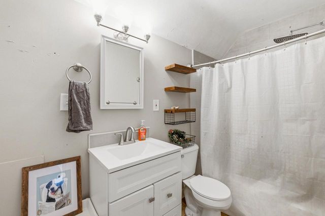 207 E Jefferson STREET, Oconomowoc, WI 53066