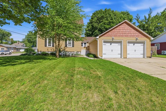 207 E Jefferson STREET, Oconomowoc, WI 53066