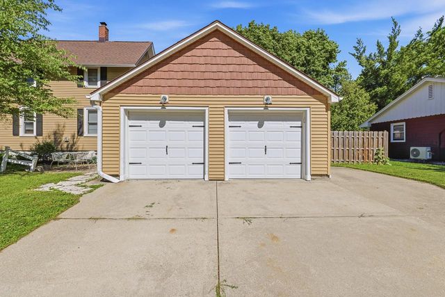 207 E Jefferson STREET, Oconomowoc, WI 53066