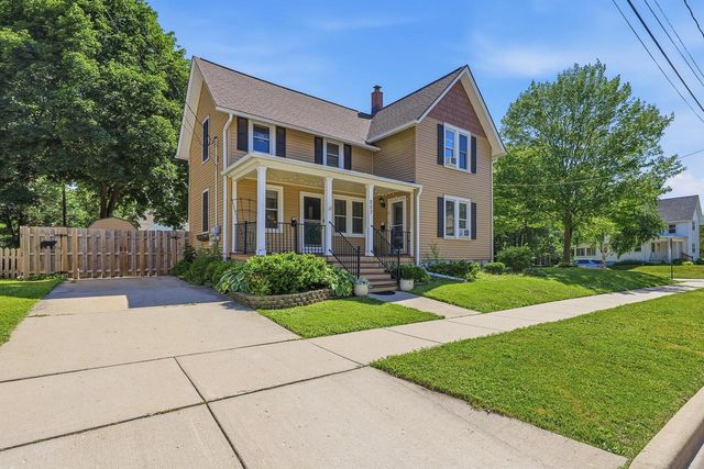 207 E Jefferson STREET, Oconomowoc, WI 53066