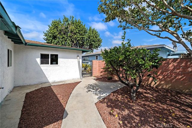 1410 W Camden Place, Santa Ana, CA 92704