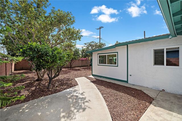 1410 W Camden Place, Santa Ana, CA 92704